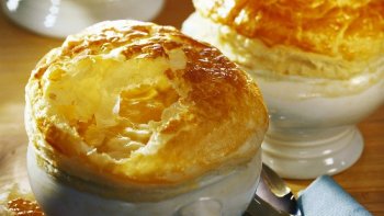 Un savoureux et chaleureux plat de moules à la crème aux parfums Normands et d'ailleurs. Facile à faire.