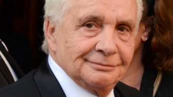 Mariée avec Michel Sardou depuis 1999, Anne-Marie Périer n'a pas l'habitude de beaucoup s'exprimer à la presse à propos de son couple. Il y a quelques jours Le Figaro consacrait un portrait au chanteur populaire. Qui de mieux que sa femme pour le décrire ?