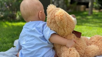 Le vieux petit débutant, vous offre son premier diaporama, sans prétention.
J'ai pris plus de temps pour faire ça, que pour écrire une partition musicale.
"Habsbourg Walz" de Joël Hannier
