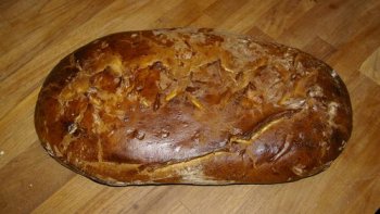 La Fallue est connue dans les règions du Bessin, de Saint-lô et de Coutances. L'origine du terme proviendrait du mot Falle qui désigne l'estomac, du vocable scandinave Falur, signifiant Tube. que l'on mange généralement en dessert.