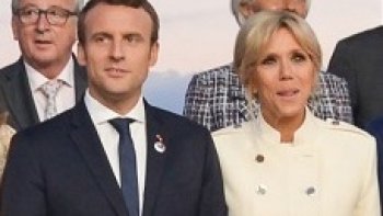 L'un est le nouveau président de la République française, l'autre le chanteur le plus populaire de France. Emmanuel Macron et Johnny Hallyday ont dîné ensemble, accompagnés de leurs épouses respectives. Il semble, en effet, que les deux couples soient amis.