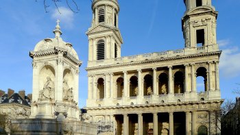 Construite au XVIIe siècle et possédant des fondations du XIIe siècle, l’Église Saint-Sulpice est l’une des plus grandes églises de Paris. Située au cœur du 6e arrondissement, dans le quartier de Saint-Germain-des-Prés.