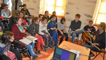 À l'occasion du congrès 2018, les enfants de "France handicap" vous offrent une belle chanson. S'ils n'ont pas nos facilités, leur cœur lui est immense.
Sur une proposition de mon amie "Nanou 59" 