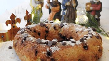C'est une brioche très légère au bon goût d'eau de fleur d'oranger, elle est originale et change des celles aux fruits confits. !