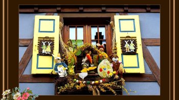 L'Alsace est connue pour ses marchés de Noël mais on peut aussi admirer les nombreux marchés de Pâques ! Les façades et les jardins sont décorés et on fête le renouveau.