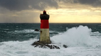 DéCOUVREZ  QUELQUES UNS DES PLUS PHARES
        DES CÔTES BRETONNES.
