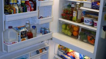 Tous les aliments ne vont pas au réfrigérateur.... Voici une liste pour vous aider à savoir lesquels vous devez mettre au frais et ceux que vous devez garder à température ambiante.