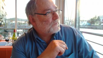 Marié plusieurs fois ... J'essaie de me souvenir !
Je dis cela pour rire car on s'entendait très très bien.
Aucun des deux n'était  "mal-entendant".
Je répète que je "brode", je ne raconte pas Ma vie ....
Bonne lecture et surtout , riez bien.