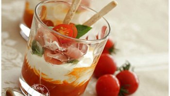 Une entrée rafraichissante et pleine de peps avec de bonnes tomates cerise.....