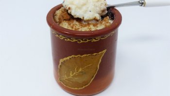 Riz au lait Médiéval aux amandes et à la cannelle. Recette du Moyen-Âge.