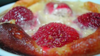 Succulente recette, facile et rapide, à adapter avec les fruits de saison, et ça sent trop bon quand ça sort du four !!