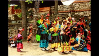 Doris et JB 44 vous invitent pour un tour du monde « original ».