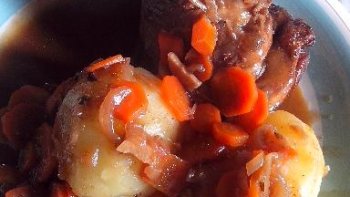 SOURIS D'AGNEAU AUX FIGUES ET POLENTA