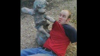 Vous allez voir comment rendre des statues plus vivantes : l'humour et la créativité  leur donneront une 2ème vie ! De quoi ne pas rester "de marbre" ...