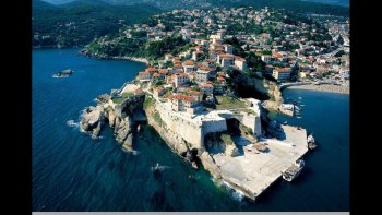 Avec JB 44 ....emarquons pour le  MONTENEGRO....voyage  pittoresque  et diversité des paysages 

