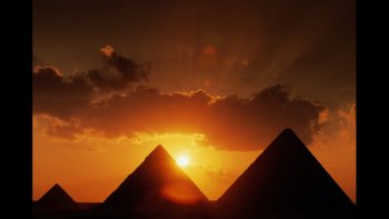 JB 44 nous propose de visiter ce pays   plein de mystère,
,où dorment les Pharaons depuis des siècles ...

source internet 