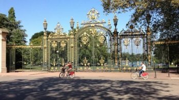 Le parc de la Tête d'or est un parc urbain de Lyon, l'un des plus grands de France.....
avec la complicité  de notre Lyonnaise  "victoria "