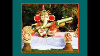 Les cuisiniers asiatiques ont l'art et la manière de  nous  offrir des présentations de plats  dignes d'un buffet  de roi..
