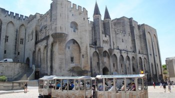 Avec l'été sa chaleur, il est revenu

le temps des festivals, un peu partout

dans notre belle France...