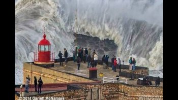 Sur une proposition de notre amie J07FÀ : LA MER en colère...
Mettez les kway et les gilets de sauvetage car ça va remuer !