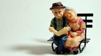 VOILA UNE PETITE MAMY   TRÈS RÉALISTE ET PRÉVOYANTE ! OUPS !