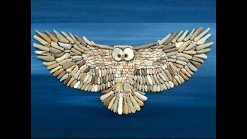  LA MER SANS ARRÊT ROULAIT SES GALETS...
UNIQUEMENT RÉALISÉ AVEC DES GALETS !