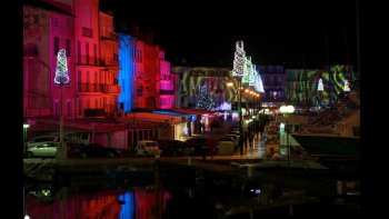 Admirez et plongez dans l'ambiance festive de Saint Tropez avec Doris...