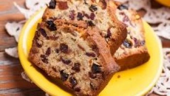 Vous aimez les recettes de grand mère, vous serez alors ravis de voir cette bonne recette de CAKE AUX FRUITS CONFITS.
