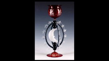 Charme des objets originaux  transparents,ou illuminés de couleurs
et de fantaisies; réalisés par le verrier Robert Mickels