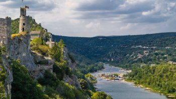 ADMIREZ LES VILLAGES DE FRANCE LES PLUS ROMANTIQUES 