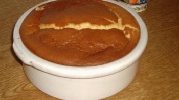 Assez facile à faire, ce gâteau présente une double texture mousse et far