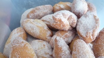 Notre chef ordissinaute Minou nous fait voyager, direction l'Alsace avec la recette des Schenkeles. Miam !