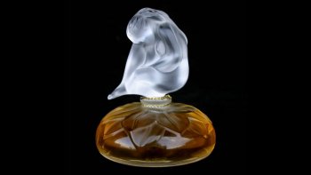 René Lalique, artiste joaillier-verrier est né en 1960 à Aÿ dans la Marne.
Au coeur des Vosges Alsaciennes : site verrier ; musée ; bijoux ; flacons à parfum en verre ;
arts décoratifs ; arts japonais.