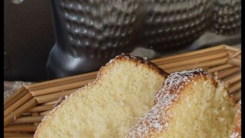 Un bel agneau tendre et moelleux à déguster le matin de Pâques en famille. Très simple à réaliser qui fond en bouche tellement est léger. Il suffit d'avoir le fameux moule en forme d'agneau, on en trouve maintenant un partout pour pas grand chose.