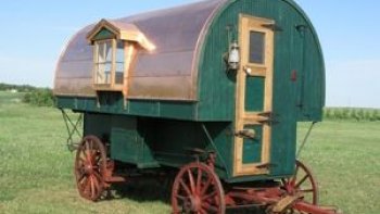 Et pourquoi pas une balade dans une roulotte de luxe "Gypsy" tractée par des chevaux ?