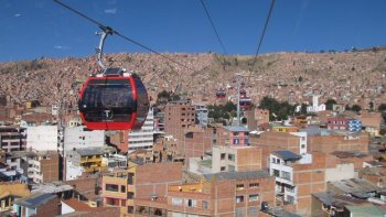 La Paz:capitale la plus élevée à 3.500 métres . la route de la mort.. le lac Titicaca..  