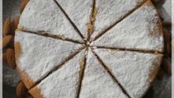 Gâteau Italien. Il est incroyable, avec ce parfum d'amande, d'orange et de citron entremêlé.....