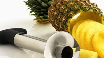 Avez-vous un ananas et un petit morceau de bœuf à la maison ? Vous pouvez en faire un plat inhabituel pour le bœuf et cuire au four dans un Tandoor ! Il s'avère juste incroyablement doux, doux et savoureux ! Un tel service est idéal pour les vacances ou simplement pour choyer vos proches. Bon appétit à tous. !