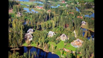 Je vous invite à découvrir un village digne d'un conte de fées
où tout est fait pour respecter la flore et la faune*la nature en général...