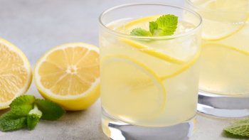 La boisson tire son nom de « Zi » pour citron et « Coin » pour le Cointreau. - À déguster avec modération !.