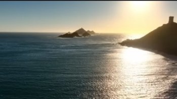 La corse aussi a subi de graves dommages cet été,,, comme sur le continent ,la nature n'a pas fait de cadeaux ,,,
pour mes amis en corse,la famille ,,et tous les autres ,,,une chanson pour le cœur