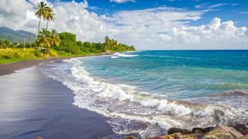 VOLET N° 2 : Après la GUADELOUPE et la MARTINIQUE,  dans les
Petites Antilles,  en Mer des CARAIBES, et l'OCEAN ATLANTIQUE au
NORD, des ILES de REVE************************************************