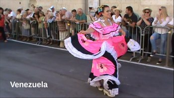 Le Festival 2016 dans sa 44ème édition s'est achevé lundi 15 Août au soir par ce magnifique gala de clôture.
Les 10 groupes de nationalités diverses ont donné de la joie, du bonheur, de l'émotion, durant 6 jours.