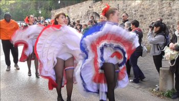 Notre ordissinaute Louisette nous régale toujours avec de belles photos. Cette fois, elle nous fait découvrir le défilé des vendanges de Montmartre. 