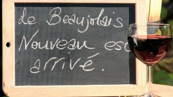 "il faut s'efforcer d'être jeune comme un beaujolais et de vieillir 
   comme un bourgogne"« Robert Sabatier »-