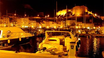 Un petit voyage dans cette belle île, aux aspects si variés, c'est un régal pour les yeux,
montagnes, plages, GR20, flore, il n'y a plus qu'à choisir sa destination et rêver........!