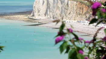 La FRANCE du NORD au SUD présente un nombre de kilomètres de côtes dont les noms font parfois rêver...et je laisse de côté la CORSE, notre bijou
de la MEDITERRANEE ! Partons ensemble ! 