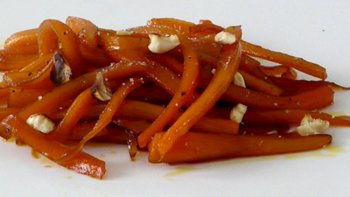 La recette des carottes au Marsala trouve son origine en Sicile. C'est un plat plein de soleil subtil et savoureux. Le carottes sont confites et le Marsala apporte du parfum sans trop sucrer.