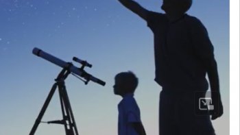 Le poème "Cosmologies" a été présenté en 2016 à l'Académie des Jeux Floraux de Toulouse. Il a obtenu une Violette d'Argent. Mon ami et conseiller technique Emmanuel Clémence l'a repris dans une vidéo qui fait maintenant partie de ma Liste d'Écoute principale "LAMBERT ALIAS VILLEBRAMAR". Le terme "liste d'écoute" est un terme québécois, je le préfère à "playlist". 