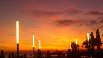 Pour tous ceux qui manquent  de lumières voici les couchers de soleil sur la mer à la Grande Motte! que cette lumière réchauffe vos coeurs... bonne année à tous !